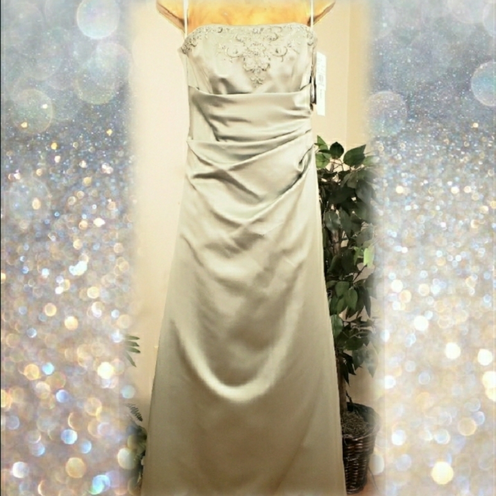 NWT DAVIDS BRIDAL SAGE BRIDESMAID DRESS